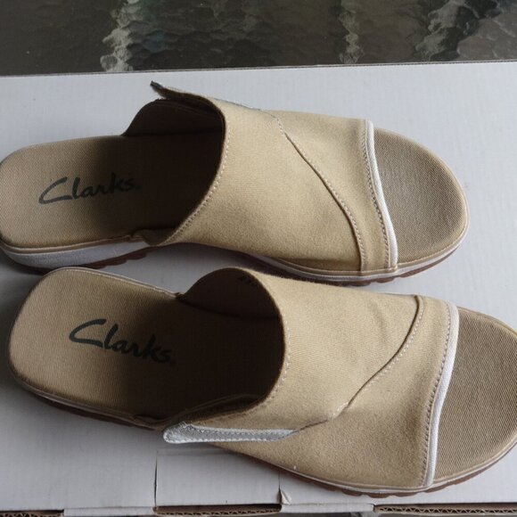 Clark's women's size 7M, canvas slide on sandals Khaki with white trim, padded - Picture 2 of 12